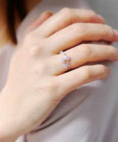 Tiaclasse ボタニカルモチーフストーンリング