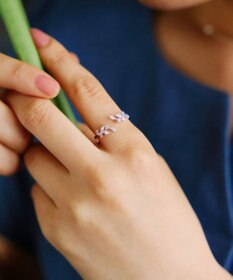 Tiaclasse ボタニカルモチーフストーンリング