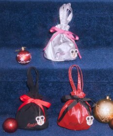 earth music&ecology 【予約】Disney/ミッキーチャーム付きリボン巾着