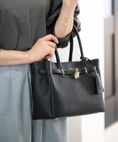 style code 【PADMA/パドマ】 キーチャーム付 本革ベルトデザインハンドバッグ