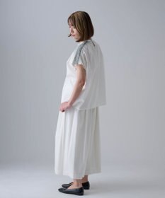 muuc 〈遠州織物の工場で織られた上質な涼しいコットン生地〉イラカ刺繍 フロントタック フレンチスリーブ ブラウス