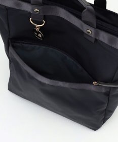 LA BAGAGERIE チャーム付き　ナイロンスクエアリュック