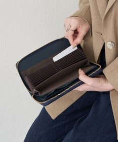 russet エンボスモノグラム多機能ウォレット(SO-448)