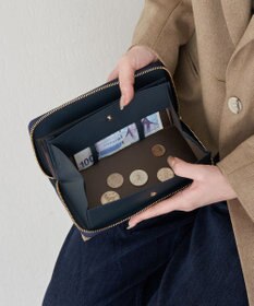 russet エンボスモノグラム多機能ウォレット(SO-448)