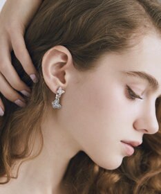 Maison de FLEUR バタフライシェルイヤリング