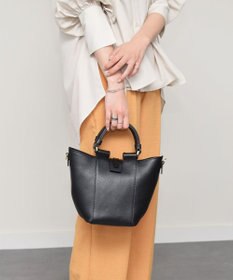 INTER-CHAUSSURES 【LORISTELLA】レザーハンドルハンドバッグ