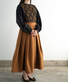 muuc 〈遠州織物の工場で織られた上質なコットン生地〉イラカ刺繍切り替え ボリューム袖 プルオーバーブラウス