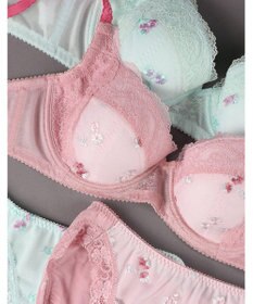 WACOAL 【小顔ブラ】 ブラジャー バストボリュームをコンパクトにメイク しっかり脇押さえ レディース BED403 /ワコール