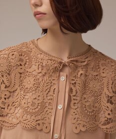 GRACE CONTINENTAL パターンレースカラーブラウス