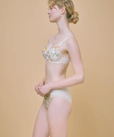 une nana cool バックスタイルまでかわいい Steppe Flower ワイヤーブラ