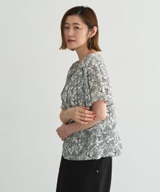 YECCA VECCA ラインフルーツ柄ラッフルブラウス