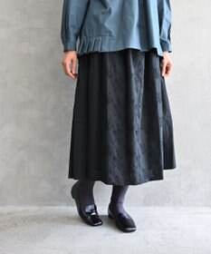 muuc 〈コットン100%〉〈綿ローン生地〉〈ふんわり柔らかな肌触り〉梅小花刺繍 ギャザースカート