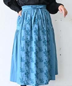 muuc 〈コットン100%〉〈綿ローン生地〉〈ふんわり柔らかな肌触り〉梅小花刺繍 ギャザースカート