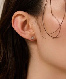 Phoebe 〈金属アレルギー対応〉モダントライアングルピアス　シルバー/ニッケルフリー