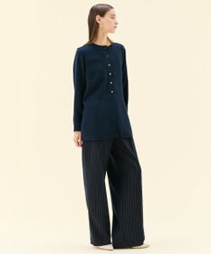 BEIGE， 【WEB限定・洗える】CLARION / ゴールド釦クルーネックブラウス