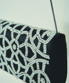 GRACE CONTINENTAL パールフラワークラッチバッグ