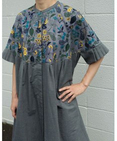 muuc 筆記帳刺繍ヨーク切り替えワンピース〈国産・muucオリジナル総柄刺繍〉〈オーガニック綿〉〈前開き・羽織にも〉〈3シーズン春夏秋〉