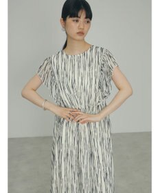 Green Parks ａ．肩フリルプリントワンピース