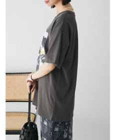 Green Parks レトロフラワーロゴ入りプリントＴシャツ