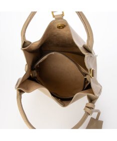UNBILLION カシュカシュ cachecache / 1枚革風ショルダーベルト付ディテールトート