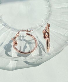 Phoebe スタイリッシュノットフープピアス　ローズゴールド