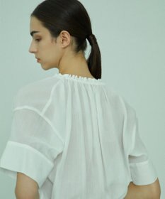 BEIGE， LILAC / ギャザーブラウス