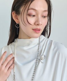 Phoebe クロスカーブパールビジューブローチ　シルバー