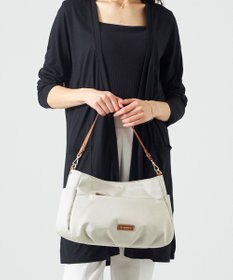 LA BAGAGERIE ポリエステルキャンバス　タックショルダー