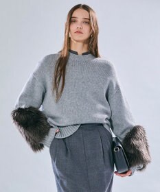 BEIGE， 【洗える・VERY NaVY12月号掲載】CHESTER / フェイクファークルーネックニット