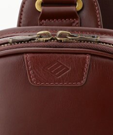 JOSEPH ABBOUD 【軽量/コンパクト/牛革】オイルドレザーボディー バッグ