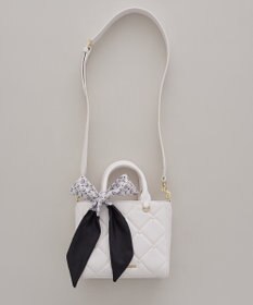 Maison de FLEUR スカーフ付きパールキルティングトートバッグ