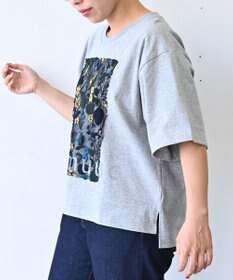 muuc 〈オープンエンド糸使用ドライタッチコットン生地〉筆記帳刺繍オーバーサイズTシャツ