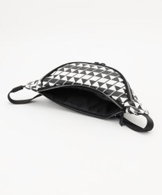 23区GOLF 【UNISEX】フラッグ総柄ボディバッグ　ラウンドにもタウンユースにも使える！