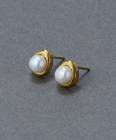 Phoebe 〈金属アレルギー対応〉ニュアンスメタルドロップパールピアス/ゴールド　淡水パール/天然パール