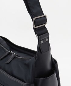 Y'SACCS 【ナイロンタフタ×リサイクルレザー】デイリーショルダー　Mサイズ