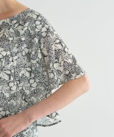 YECCA VECCA ラインフルーツ柄ラッフルブラウス