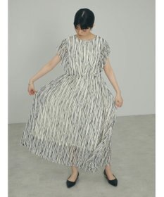 Green Parks ａ．肩フリルプリントワンピース