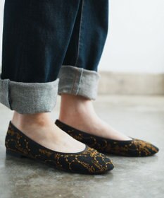 muuc イラカ柄刺繍のバレエシューズ