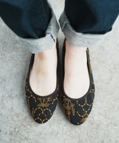 muuc イラカ柄刺繍のバレエシューズ