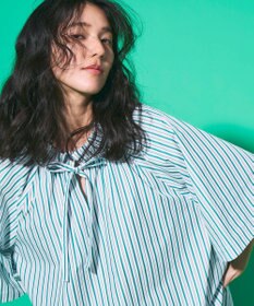 UNFILO フリルネック ブラウス