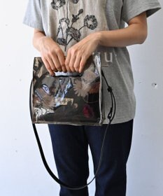 muuc 〈2WAY〉色糸花刺繍模様 ビニール生地 牛革ショルダー紐付き スクエアバッグ