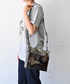 muuc 〈2WAY〉色糸花刺繍模様 ビニール生地 牛革ショルダー紐付き スクエアバッグ