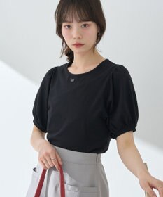 earth music&ecology ロゴプレート付きパフスリーブプルオーバー