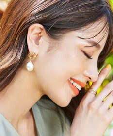 Tiaclasse 【ニッケル素材】大粒パール付き揺れピアス