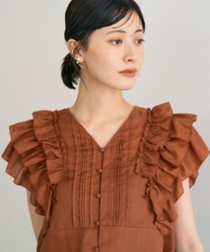 YECCA VECCA ラッフルVネックブラウス