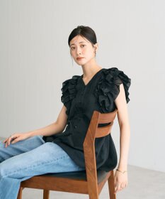 YECCA VECCA ラッフルVネックブラウス