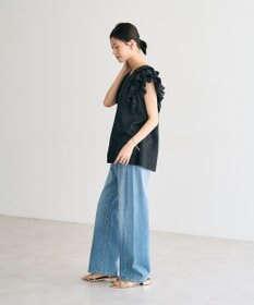 YECCA VECCA ラッフルVネックブラウス