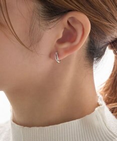 Phoebe 〈シリーズ累計販売10000点突破！〉〈痛くないシリーズ/金属アレルギー対応〉クロスフープクリスタルループフィットイヤリング　シルバー