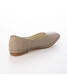 ing <ing>【サスティナブルシリーズ】Vカットフラットパンプス