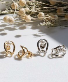 Tiaclasse 小ぶりパール付きピアス